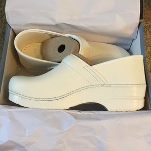 *NEW, never worn* Dansko White Leather Clogs